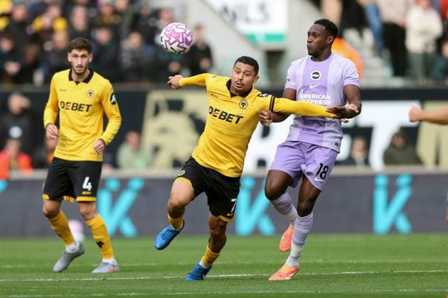 Wolverhampton Wanderers v Brighton & Hove Albion 05 October 2025 Wolverhampton - Premier League football - Wolverhampton Wanderers v Brighton & Hove Albion - Andre of Wolverhampton Wanderers is challenged by Danny Welbeck of Brighton & Hove Albion - (Photo by Mark Leech). Wolverhampton UK Copyright: xMarkxLeechxOffside