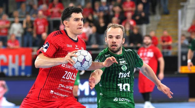 05.10.2025, Deutschland, Bietigheim, Handball 2. Bundesliga, SG BBM Bietigheim vs. Eulen Ludwigshafen, v.l. Moritz Strohsack (BBM), Vincent Bülow (Eulen)