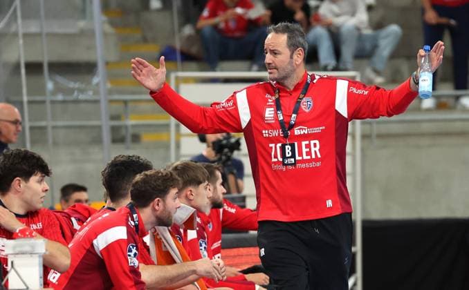 05.10.2025, Deutschland, Bietigheim, Handball 2. Bundesliga, SG BBM Bietigheim vs. Eulen Ludwigshafen, BBM Trainer Iker Romero