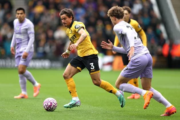 Wolverhampton Wanderers v Brighton & Hove Albion 05 October 2025 Wolverhampton - Premier League football - Wolverhampton Wanderers v Brighton & Hove Albion - Hugo Bueno of Wolverhampton Wanderers - (Photo by Mark Leech). Wolverhampton UK Copyright: xMarkxLeechxOffside