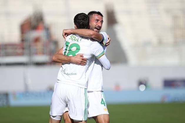 Bryan Cristante of AS Roma celebrates the goal of 1-2 with Matias Soule of AS Roma during ACF Fiorentina vs AS Roma, Italian soccer Serie A match in Florence, Italy, October 05 2025  Copyright: xMassimilianoxCarnabuci IPAxSportx xipa-agency.netx xx IPA_66190278 IPA_Agency_IPA66190278