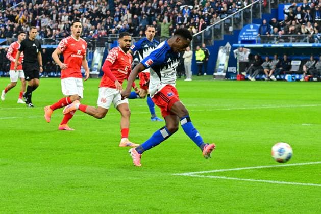 Fussball I Herren I 1. Bundesliga l Hamburger SV - 1. FSV Mainz 05 I 06. Spieltag I Saison 2025-2026 I HSV I 05.10.2025 I Mainz 05 I Lokonga Albert Sambi (HSV) macht hier das 1:0 Sportplatz : Volksparkstadion, Stellingen Hamburg Deutschland