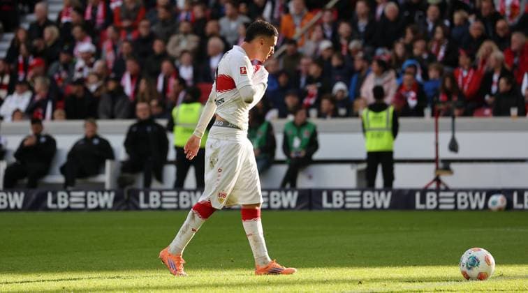 Stuttgart , Bundesliga Fußball VfB Stuttgart vs. 1.FC Heidenheim, Bilal El Khannouss (VfB) verlässt das Spielfeld Gemäß den Vorgaben der DFL Deutschen Fußball Liga ist es untersagt, in dem Stadion und oder vom Spiel angefertigte Fotoaufnahmen in Form von Sequenzbildern und oder videoähnlichen Fotostrecken zu verwerten bzw. verwerten zu lassen.