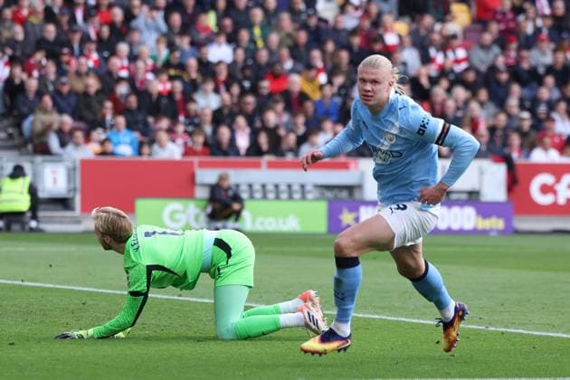 London, England, 5th October 2025. Erling Haaland of Manchester City scores the opening goal during the Brentford vs Manchester City Premier League match at Gtech Community Stadium, London. Picture credit should read: Paul Terry Sportimage EDITORIAL USE ONLY. No use with unauthorised audio, video, data, fixture lists, club league logos or live services. Online in-match use limited to 120 images, no video emulation. No use in betting, games or single club league player publications. SPI_015_PT_Brentford_Man_City SPI-4202-0015