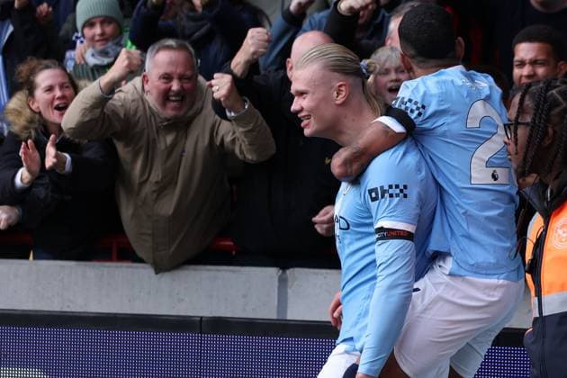 London, England, 5th October 2025. Erling Haaland of Manchester City scores the opening goal during the Brentford vs Manchester City Premier League match at Gtech Community Stadium, London. Picture credit should read: Paul Terry Sportimage EDITORIAL USE ONLY. No use with unauthorised audio, video, data, fixture lists, club league logos or live services. Online in-match use limited to 120 images, no video emulation. No use in betting, games or single club league player publications. SPI_018_PT_Brentford_Man_City SPI-4202-0018