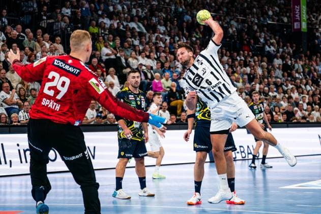 Harald Reinkind (THW Kiel, 06) beim Wurf, Torwart David Spaeth (Rhein-Neckar Loewen, 29), GER, THW Kiel vs Rhein-Neckar Loewen, Handball, Bundesliga, Spieltag 7, Saison 2025 2026, 05.10.2025 GER, THW Kiel vs Rhein-Neckar Loewen, Handball, Bundesliga, Spieltag 7, Saison 2025 2026, 05.10.2025 Kiel Copyright: xEibner-Pressefoto MaxxVincenx EP_MVN