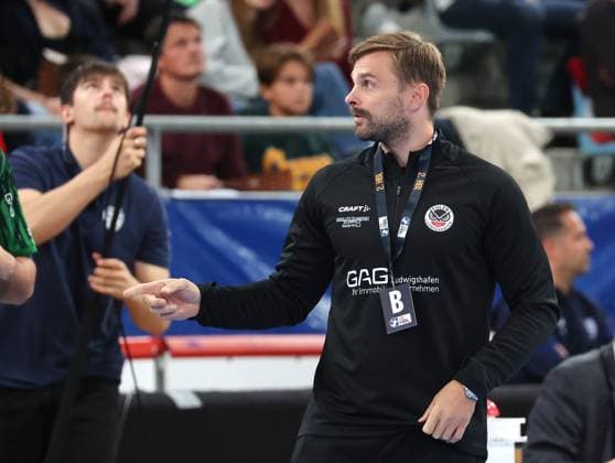 05.10.2025, Deutschland, Bietigheim, Handball 2. Bundesliga, SG BBM Bietigheim vs. Eulen Ludwigshafen, Eulen Trainer Andrej Kogut