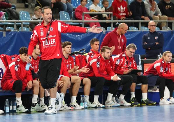 05.10.2025, Deutschland, Bietigheim, Handball 2. Bundesliga, SG BBM Bietigheim vs. Eulen Ludwigshafen, BBM Trainer Iker Romero