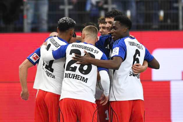 GER; 1. FBL,, Hamburger SV vs 1.FSV Mainz 05 05.10.2025, Volksparkstadion, Hamburg, GER; 1. FBL, Hamburger SV vs 1.FSV Mainz 05 im Bild Rayan Philippe (Hamburg 14) schiesst das Tor zum 2-0 fuer den HSV und jubelt mit der Mannschaft