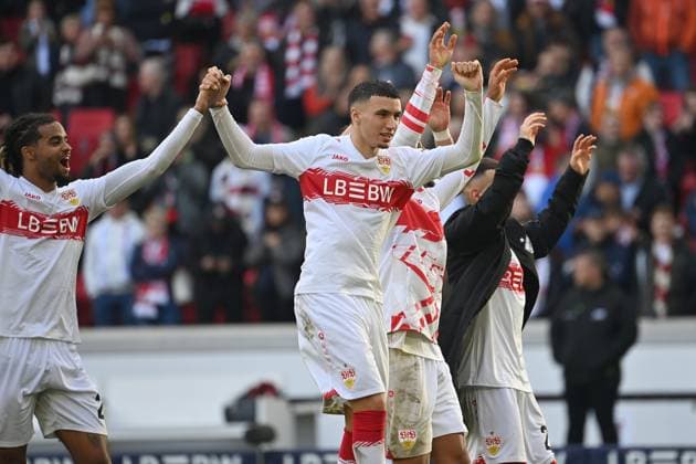 Schlussjubel Bilal EL KHANNOUSS (VFB Stuttgart) Jubel,Freude,Begeisterung, li:Lorenz ASSIGNON (VFB Stuttgart). Fussball 1. Bundesliga Saison 2025 2026, 6.Spieltag, Spieltag06 VfB Stuttgart - 1.FC Heidenheim 1-0 am 05.10.2025 MHP ARENA.