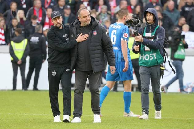 05.10.25 VfB Stuttgart - 1. FC Heidenheim Deutschland, Stuttgart, 05.10.2025, Fussball, Bundesliga, VfB Stuttgart - 1. FC Heidenheim: Trainer Sebastian Hoeneß, VfB, links, Trainer Frank Schmidt, HdH rechts.