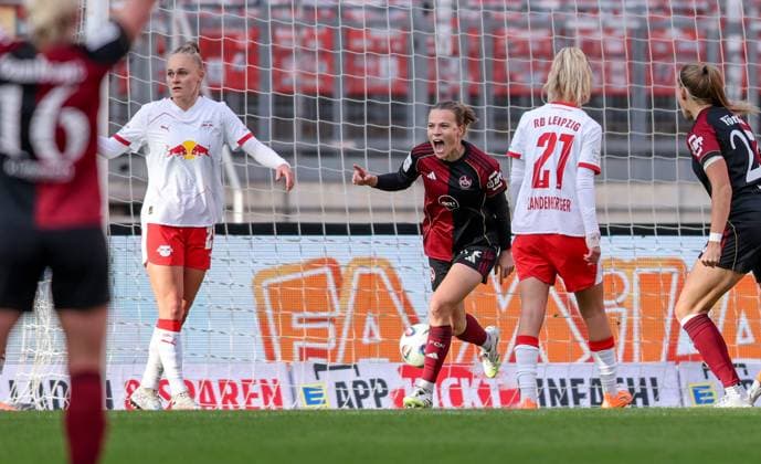 DEU, Nürnberg, FC Nürnberg vs RB Leipzig, Google Pixel Bundesliga, DFB, Saison 2526, Max-Morlock-Stadion, 5. Spieltag im Bild: Nastassja Lein (FC Nürnberg 24) erzielt das Tor zum 1:1, Jubel mit dem Team DFB DFL REGULATIONS PROHIBIT ANY USE OF PHOTOGRAPHS AS IMAGE SEQUENCES AND OR QUASI-VIDEO, 05.10.2025, Copyright: HMBxMedia HendrikxHamelau