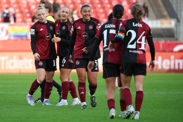 05.10.2025 - Fussball - Saison 2025 2026 - 1. Google Pixel Frauen Bundesliga - 05. Spieltag: 1. FC Nürnberg FCN ( Club Clubfrauen ) - RB Leipzig - Sportfoto Zink DCDE - xdcxdex - Jubel Freude bei Franziska Mai ( 18, 1. FC Nürnberg FCN ), Alina Mailbeck ( 6, 1. FC Nürnberg FCN ), Clara Fröhlich ( 5, 1. FC Nürnberg FCN ), Selma Licina ( 17, 1. FC Nürnberg FCN ), Nastassja Lein ( 24, 1. FC Nürnberg FCN )