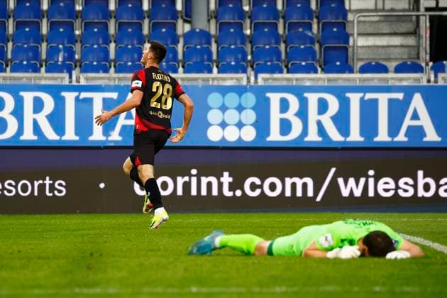 05.10.2025, xavx, Fussball 3.Liga, SV Wehen Wiesbaden - TSV 1860 München v.l. Moritz Flotho (SV Wehen Wiesbaden) celebrate the goal, Der Torjubel zum 1:0 (DFL DFB REGULATIONS PROHIBIT ANY USE OF PHOTOGRAPHS as IMAGE SEQUENCES and or QUASI-VIDEO) Wiesbaden