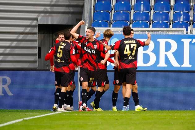 05.10.2025, xavx, Fussball 3.Liga, SV Wehen Wiesbaden - TSV 1860 München v.l. Moritz Flotho (SV Wehen Wiesbaden) celebrate the goal, Der Torjubel zum 1:0 (DFL DFB REGULATIONS PROHIBIT ANY USE OF PHOTOGRAPHS as IMAGE SEQUENCES and or QUASI-VIDEO) Wiesbaden