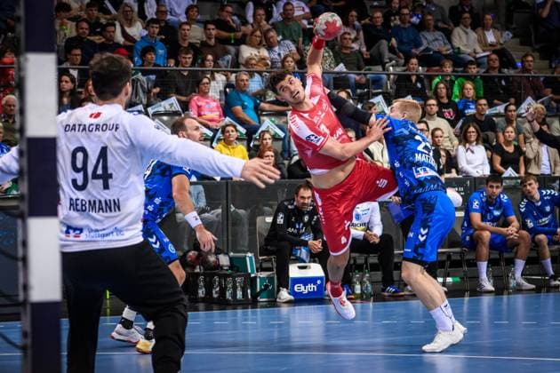 Nikolaj Enderleit (MT Melsungen, 04) vs. Torben Matzken (TVB Stuttgart, 22) - im Tor Schlussmann Daniel Rebmann (TVB Stuttgart, 94) GER, TVB 1898 Stuttgart - MT Melsungen, DAIKIN HBL, Handball, Bundesliga, 7. Spieltag, Spielzeit 2025 2026, 05.10.2025 GER, TVB 1898 Stuttgart - Frisch Auf! Goeppingen, DAIKIN HBL, Handball, Bundesliga, 7. Spieltag, Spielzeit 2025 2026, 05.10.2025 Stuttgart Copyright: xSandyxDinkelackerx EP_SDR
