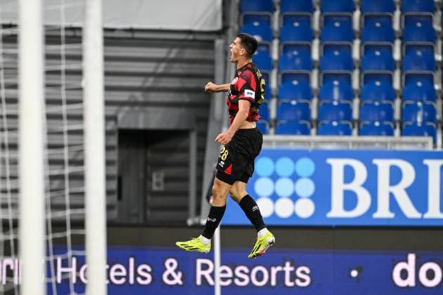 Moritz Flotho (SV Wehen Wiesbaden, 27) bejubelt das Tor zum 1:0, GER, SV Wehen Wiesbaden vs TSV 1860 München, Fussball, 3. Liga, 10. Spieltag, Spielzeit 2025 2026, 05.10.2025. DFB REGULATIONS PROHIBIT ANY USE OF PHOTOGRAPHS AS IMAGE SEQUENCES AND OR QUASI-VIDEO GER, SV Wehen Wiesbaden vs TSV 1860 München, Fussball, 3. Liga, 10. Spieltag, Spielzeit 2025 2026, 05.10.2025. Wiesbaden Copyright: xEibner-Pressefoto FlorianxWiegandx EP_FWD