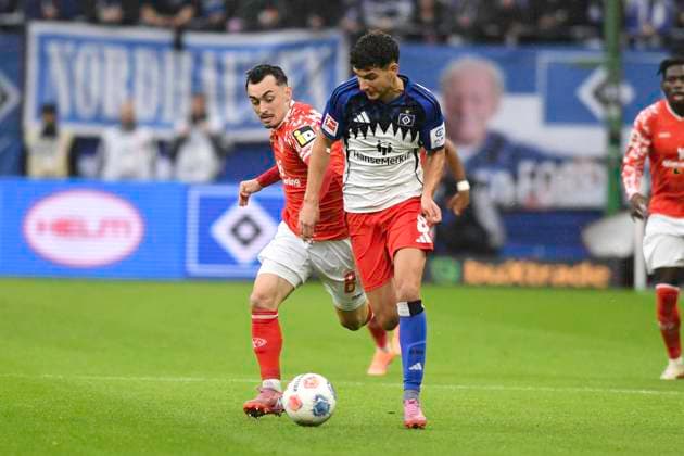 GER; 1. FBL,, Hamburger SV vs 1.FSV Mainz 05 05.10.2025, Volksparkstadion, Hamburg, GER; 1. FBL, Hamburger SV vs 1.FSV Mainz 05 im Bild Daniel Elfadli (Hamburg 08) versucht sich gegen Paul Nebel (Mainz 08) durchzusetzen