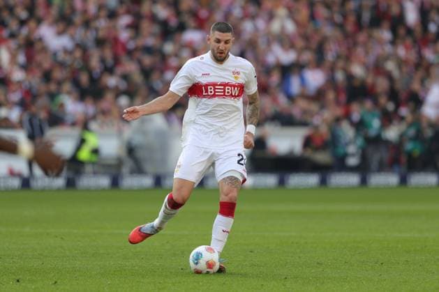 Stuttgart , Bundesliga Fußball VfB Stuttgart vs. 1.FC Heidenheim, Jeff Chabot (VfB) Gemäß den Vorgaben der DFL Deutschen Fußball Liga ist es untersagt, in dem Stadion und oder vom Spiel angefertigte Fotoaufnahmen in Form von Sequenzbildern und oder videoähnlichen Fotostrecken zu verwerten bzw. verwerten zu lassen.