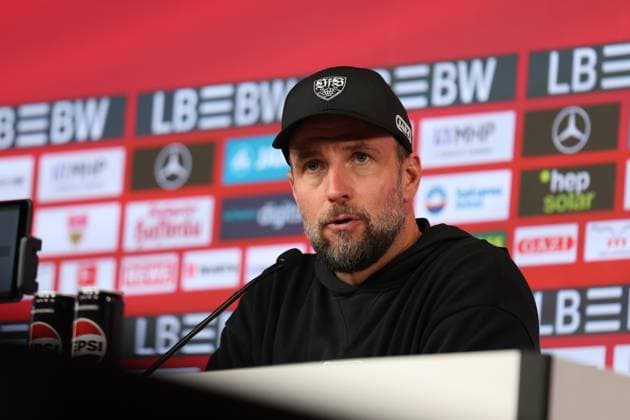 05.10.2025, xrekx, Fussball 1.Bundesliga, VfB Stuttgart - 1.FC Heidenheim v.l. Pressekonferenz Sebastian Hoeneß Trainer (VfB Stuttgart) (DFL DFB REGULATIONS PROHIBIT ANY USE OF PHOTOGRAPHS as IMAGE SEQUENCES and or QUASI-VIDEO) Stuttgart