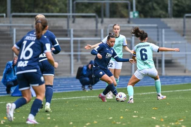 05.10.2025, Fußball, 2. Frauen-Bundesliga, 2025 2026, 6. Spieltag, VfL Bochum 1848 - SG 99 Andernach Anna Luisa Figueira Marques (21 Bochum) versucht sich an Lisa Kossmann (6 Andernach) vorbei zu tribbeln.