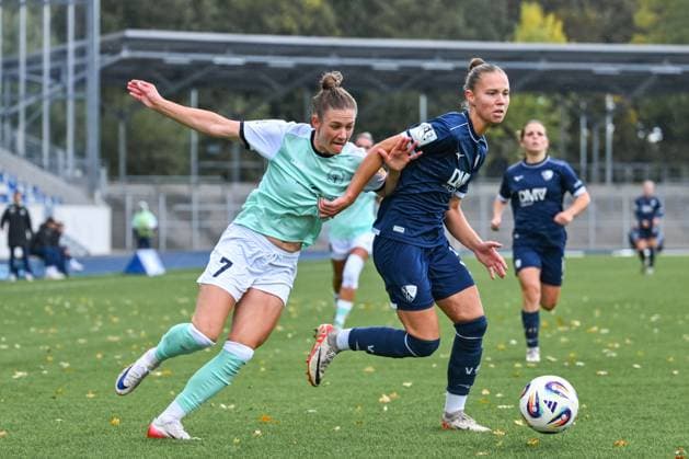 05.10.2025, Fußball, 2. Frauen-Bundesliga, 2025 2026, 6. Spieltag, VfL Bochum 1848 - SG 99 Andernach Carolin Schraa (7 Andernach) und Franziska Wenzel (31 Bochum) im Zweikampf um den Ball.