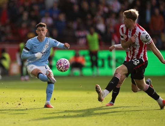 Brentford v Manchester City Premier League Phil Foden of Manchester City passes the ball during the Premier League match at the Gtech Community Stadium, Brentford UK Newspapers OUT Copyright: xGraemexWilcocksonx FIL-22323-0087