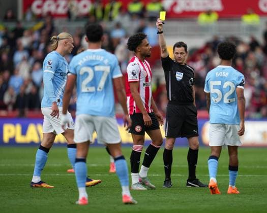 Premier League Brentford v Manchester City Kevin Schade of Brentford is given a yellow card during the Premier League match Brentford vs Manchester City at The Gtech Community Stadium, London, United Kingdom, 5th October 2025 (Photo by Harvey Murphy News Images) Copyright: xHarveyxMurphy NewsxImagesx