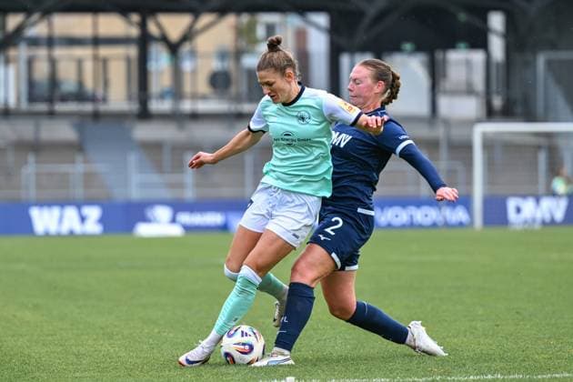 05.10.2025, Fußball, 2. Frauen-Bundesliga, 2025 2026, 6. Spieltag, VfL Bochum 1848 - SG 99 Andernach Antonia Haase (2 Bochum) greift Carolin Schraa (7 Andernach) an.
