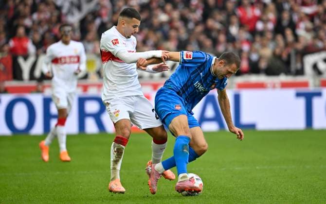Zweikampf, Aktion Badredine Bouanani VfB Stuttgart (27) gegen Jonas Foehrenbach 1. FC Heidenheim 1846 FCH (19) VfB Stuttgart vs 1. FC Heidenheim FCH 05.10.2025 DFL REGULATIONS PROHIBIT ANY USE OF PHOTOGRAPHS AS IMAGE SEQUENCES AND OR QUASI-VIDEO VfB Stuttgart vs 1. FC Heidenheim FCH