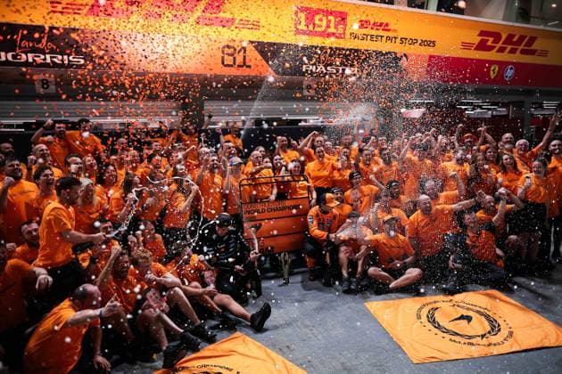 F1 - SINGAPORE GRAND PRIX 2025 McLaren F1 Team Constructor World Champions Celebration during the 2025 Formula 1 Singapore Grand Prix, 18th round of the 2025 FIA Formula One World Championship, WM, Weltmeisterschaft from October 3 to 5, 2025 on the Marina Bay Street Circuit, in Singapore - SingaporeSingapore  Copyright: xEricxAlonsox