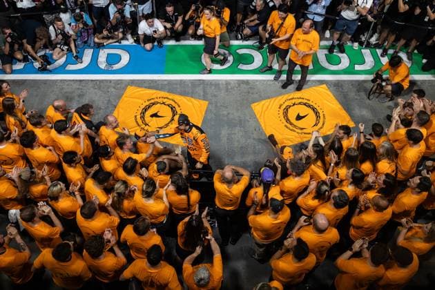 F1 - SINGAPORE GRAND PRIX 2025 McLaren F1 Team, 2025 Constructors World Champions, PIASTRI Oscar (aus), McLaren F1 Team MCL39, portrait, NORRIS Lando (gbr), McLaren F1 Team MCL39, portrait during the 2025 Formula 1 Singapore Grand Prix, 18th round of the 2025 FIA Formula One World Championship, WM, Weltmeisterschaft from October 3 to 5, 2025 on the Marina Bay Street Circuit, in Singapore - SingaporeSingapore Copyright: xDPPIx
