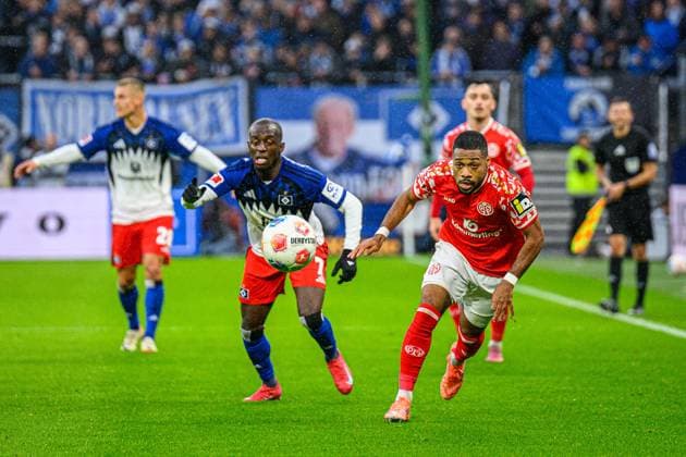 Fußball I Herren I Saison 2025-2026 I Bundesliga I 6. Spieltag I Hamburger SV - 1. FSV Mainz 05 I 05.10.2025 Jean-Luc DompÃ (7, Hamburger SV), Arnaud Nordin (9, 1. FSV Mainz 05) Hamburg Volksparkstadion Hamburg Deutschland Copyright: xLobecax xHenningxRohlfsx