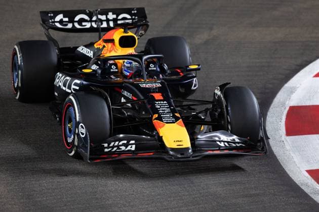 F1 - SINGAPORE GRAND PRIX 2025 01 VERSTAPPEN Max (nld), Red Bull Racing RB21, action during the 2025 Formula 1 Singapore Grand Prix, 18th round of the 2025 FIA Formula One World Championship, WM, Weltmeisterschaft from October 3 to 5, 2025 on the Marina Bay Street Circuit, in Singapore - SingaporeSingapore  Copyright: xDPPIx