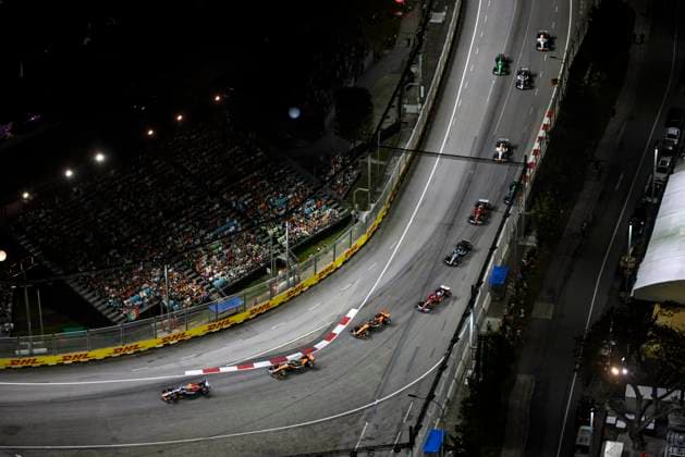 F1 - SINGAPORE GRAND PRIX 2025 01 VERSTAPPEN Max (nld), Red Bull Racing RB21, action 04 NORRIS Lando (gbr), McLaren F1 Team MCL39, action 81 PIASTRI Oscar (aus), McLaren F1 Team MCL39, action 16 LECLERC Charles (mco), Scuderia Ferrari SF-25, action 12 KIMI ANTONELLI Andrea (ita), Mercedes AMG F1 Team W16, action during the 2025 Formula 1 Singapore Grand Prix, 18th round of the 2025 FIA Formula One World Championship, WM, Weltmeisterschaft from October 3 to 5, 2025 on the Marina Bay Street Circuit, in Singapore - SingaporeSingapore Copyright: xXavixBonillax