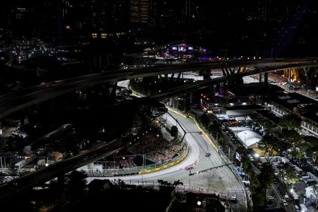 F1 - SINGAPORE GRAND PRIX 2025 16 LECLERC Charles (mco), Scuderia Ferrari SF-25, action 12 KIMI ANTONELLI Andrea (ita), Mercedes AMG F1 Team W16, action during the 2025 Formula 1 Singapore Grand Prix, 18th round of the 2025 FIA Formula One World Championship, WM, Weltmeisterschaft from October 3 to 5, 2025 on the Marina Bay Street Circuit, in Singapore - SingaporeSingapore  Copyright: xXavixBonillax
