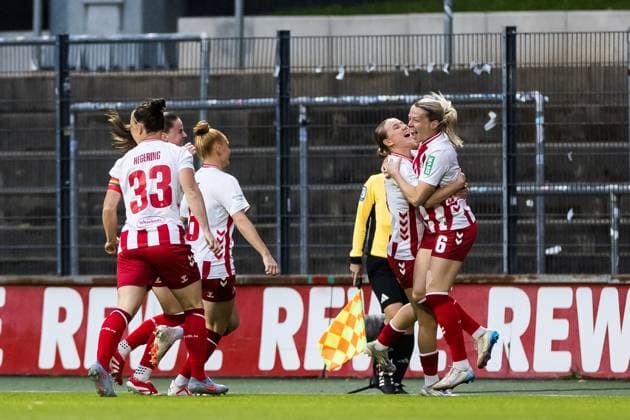Google Pixel Frauen-Bundesliga, 1. FC Köln - Bayer 04 Leverkusen; 05.10.2025 Jubel nach dem 1:0 durch Sandra Jessen (1. FC Köln, 6), Tor, Torjubel Google Pixel Frauen-Bundesliga, 1. FC Köln - Bayer 04 Leverkusen Köln, Franz-Kremer-Stadion am 05.10.2025 DFB REGULATIONS PROHIBIT ANY USE OF PHOTOGRAPHS AS IMAGE SEQUENCES AND OR QUASI-VIDEO. Copyright: xBEAUTIFULxSPORTS Wunderlx