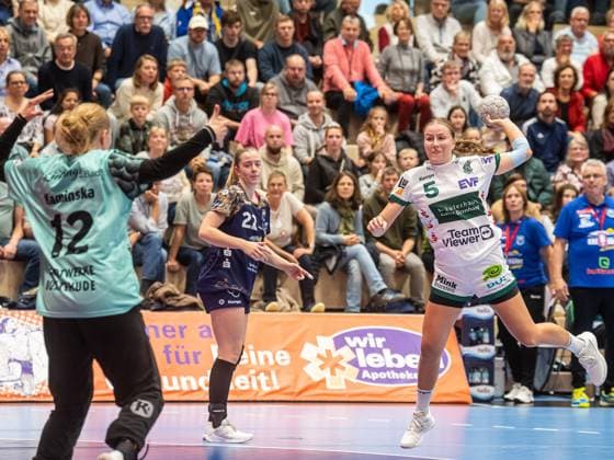 Ann Kynast (Frisch Auf Frauen, 05) beim Tempogegenstoss, Buxtehuder SV vs. Frisch Auf Goeppingen, Handball, 1. Bundesliga, Spielzeit 2025 2026, 05.10.2025 Buxtehuder SV vs. Frisch Auf Goeppingen, Handball, 1. Bundesliga, Spielzeit 2025 2026, 05.10.2025 Buxtehude Copyright: xEibner-Pressefoto MichaelxSchmidx EP_MST