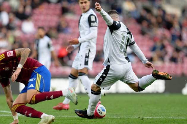 Xherdan Shaqiri (10 FC Basel) shoots the ball (action) during the Brack Super League match between Servette FC and FC Basel at Stade de Geneve in Geneva, Switzerland Copyright: xGiuseppexVelletrix xSPPx Sportspressphoto_SPR38616