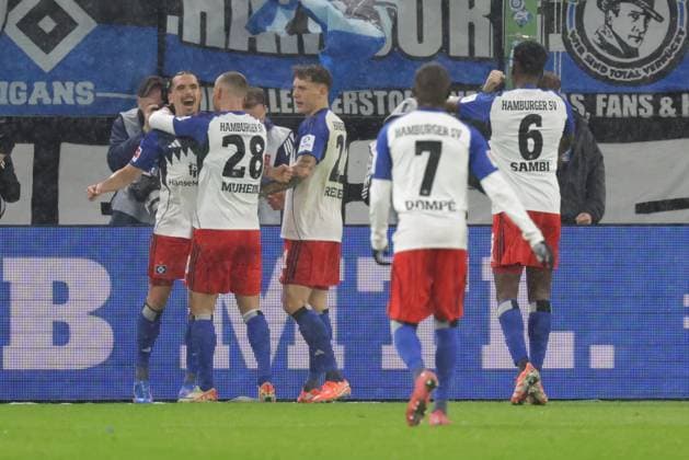 GER, xFSx ,Hamburg, HSV , 1. Bundesliga , Fussball, DFL, Hamburger SV , am Hamburger Volksparkstadion , 1.FSV Mainz 05 , 05.10.2025 v.l. Hamburger SV feiert das 4:0 durch Rayan Philippe (Hamburger SV ,14) DFL regulations prohibit any use of photographs as image sequences and or quasi-video. Copyright: HMBxMedia FernandoxSoares