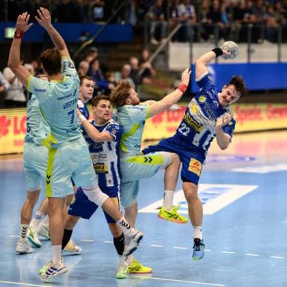 Felix, Aellen (Rueckraum Mitte, ThSV Eisenach, 22), Tom, Kiesler (RL, VfL Gummersbach, 30), Julian, Koester (RL, VfL Gummersbach, 7), Vincent, Buechner (Linksaussen, ThSV Eisenach, 74), Max Beneke (ThSV Eisenach, 9) GER, Thueringen, ThSV Eisenach gegen VfL Gummersbach, 1. Daikin Handballbundesliga, Handball, 7.Spieltag, Saison 2025 2026, Sonntag, 05.10.2025 GER, Thueringen, ThSV Eisenach gegen VfL Gummersbach, 1. Daikin Handballbundesliga, Handball, 7.Spieltag, Saison 2025 2026, Sonntag, 05.10.2025 Eisenach Copyright: xEibner-Pressefoto MartinxHerbstx EP_MHT