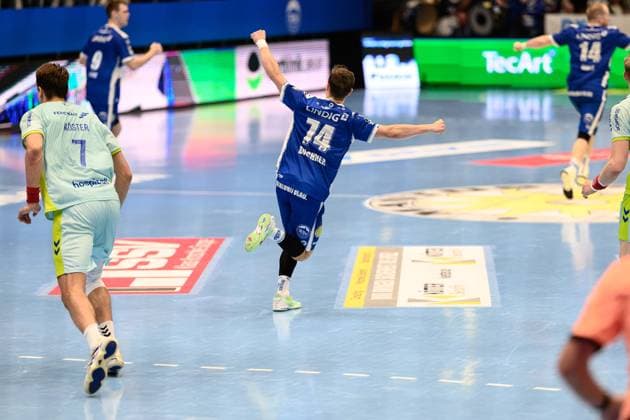 Vincent, Buechner (Linksaussen, ThSV Eisenach, 74) Jubel ueber die Platte nach Treffer. GER, Thueringen, ThSV Eisenach gegen VfL Gummersbach, 1. Daikin Handballbundesliga, Handball, 7.Spieltag, Saison 2025 2026, Sonntag, 05.10.2025 GER, Thueringen, ThSV Eisenach gegen VfL Gummersbach, 1. Daikin Handballbundesliga, Handball, 7.Spieltag, Saison 2025 2026, Sonntag, 05.10.2025 Eisenach Copyright: xEibner-Pressefoto MartinxHerbstx EP_MHT