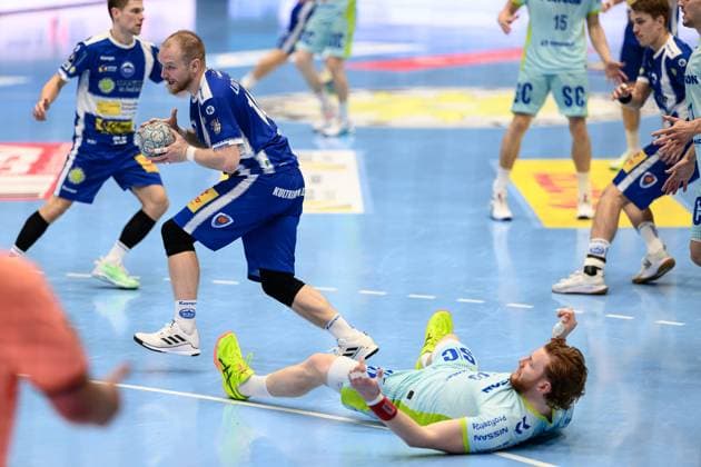 Tom, Kiesler (RL, VfL Gummersbach, 30), Peter, Walz (Kreislaeufer, ThSV Eisenach, 14) GER, Thueringen, ThSV Eisenach gegen VfL Gummersbach, 1. Daikin Handballbundesliga, Handball, 7.Spieltag, Saison 2025 2026, Sonntag, 05.10.2025 GER, Thueringen, ThSV Eisenach gegen VfL Gummersbach, 1. Daikin Handballbundesliga, Handball, 7.Spieltag, Saison 2025 2026, Sonntag, 05.10.2025 Eisenach Copyright: xEibner-Pressefoto MartinxHerbstx EP_MHT
