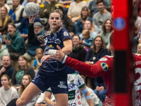 Teresa von Prittwitz (Buxtehuder SV, 28) taucht alleine vor dem Tor auf, Buxtehuder SV vs. Frisch Auf Goeppingen, Handball, 1. Bundesliga, Spielzeit 2025 2026, 05.10.2025 Buxtehuder SV vs. Frisch Auf Goeppingen, Handball, 1. Bundesliga, Spielzeit 2025 2026, 05.10.2025 Buxtehude Copyright: xEibner-Pressefoto MichaelxSchmidx EP_MST