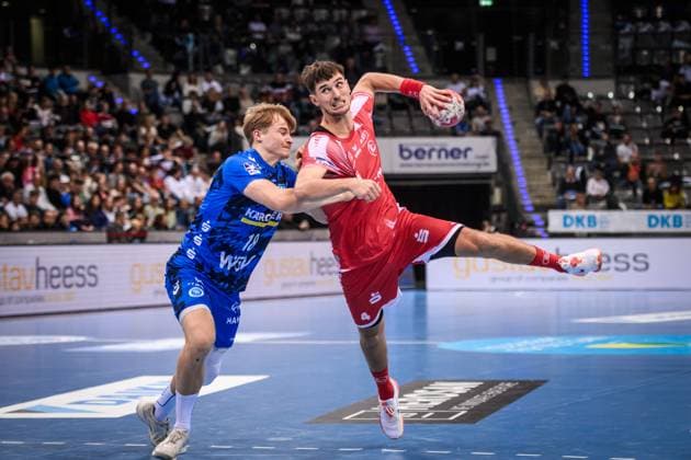 Nikolaj Enderleit (MT Melsungen, 04) vs. Linus Schmid (TVB Stuttgart, 18) GER, TVB 1898 Stuttgart - MT Melsungen, DAIKIN HBL, Handball, Bundesliga, 7. Spieltag, Spielzeit 2025 2026, 05.10.2025 GER, TVB 1898 Stuttgart - Frisch Auf! Goeppingen, DAIKIN HBL, Handball, Bundesliga, 7. Spieltag, Spielzeit 2025 2026, 05.10.2025 Stuttgart Copyright: xSandyxDinkelackerx EP_SDR