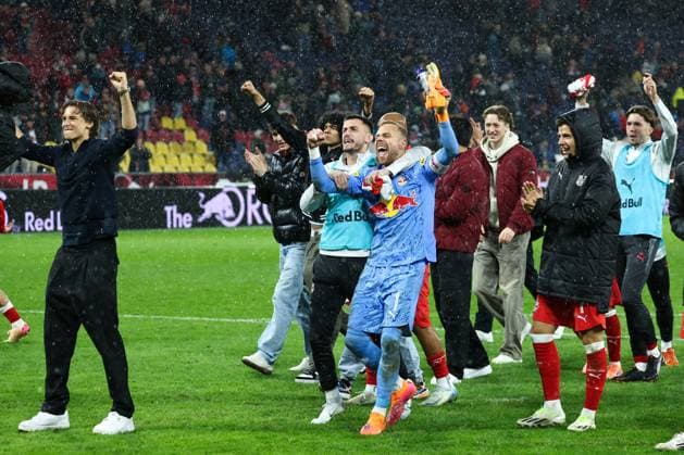 SOCCER - BL, RBS vs Rapid SALZBURG,AUSTRIA,05.OCT.25 - SOCCER - ADMIRAL Bundesliga, Red Bull Salzburg vs SK Rapid Wien. Image shows the celebration of RBS.  GEPAxpictures xDavidxGeieregger
