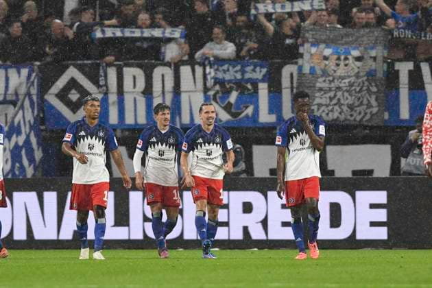 GER; 1. FBL,, Hamburger SV vs 1.FSV Mainz 05 05.10.2025, Volksparkstadion, Hamburg, GER; 1. FBL, Hamburger SV vs 1.FSV Mainz 05 im Bild Rayan Philippe (Hamburg 14) schiesst das Tor zum 4-0 fuer den HSV und jubelt mit der Mannschaft