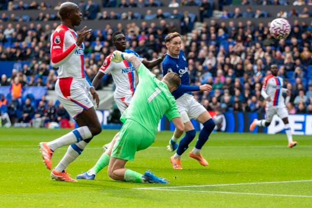 Everton v Crystal Palace - Premier League Jordan Pickford of Everton F.C. makes a save during the Premier League match between Everton and Crystal Palace at Hill Dickinson Stadium in Liverpool, England, on October 5, 2025. Liverpool Merseyside United Kingdom  Copyright: xMIxNewsx originalFilename:fletcher-evertonv251005_npdo4.jpg