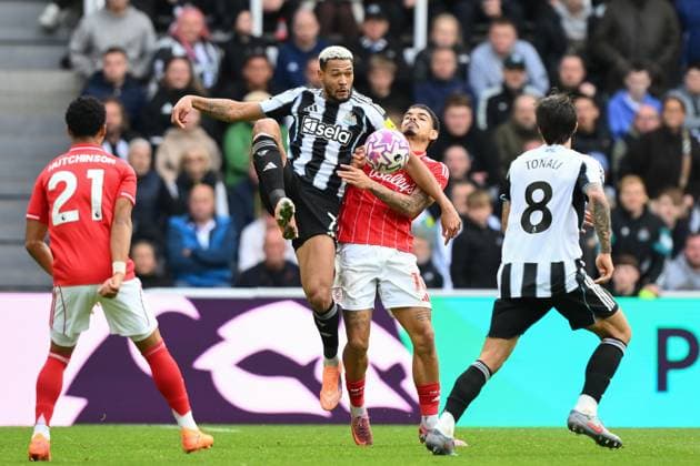 Newcastle United v Nottingham Forest - Premier League Joelinton of Newcastle United battles with Morgan Gibbs-White of Nottingham Forest during the Premier League match between Newcastle United and Nottingham Forest at St. James s Park in Newcastle, United Kingdom, on October 5, 2025. Newcastle Tyne and Wear United Kingdom  Copyright: xMIxNewsx originalFilename:fletcher-newcastl251005_npHg4.jpg