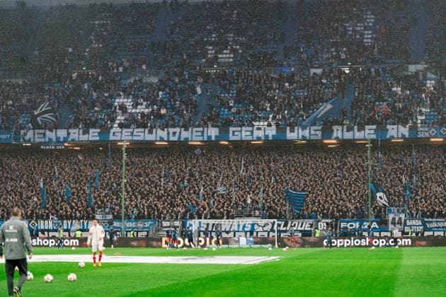 Deutschland, Fußball, 1. Bundesliga 2025 26, 6. Spieltag - HSV gegen 1. FSV Mainz - Volksparkstadion Hamburg: Banner Mental Health HSV Copyright: xJamesxZabelx